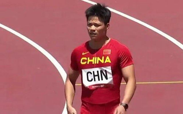 影片没有给他们提供足够的发展心理的机会，提供的东西恰好让我们明白:不论是瓦列尔卡的母亲，她的追求者维季卡，还是瓦列尔卡的祖母、祖父，完全不是靠社会本能在生活(洛谢夫把这种世界观称为脱离现象的经验主义的发展轨迹。